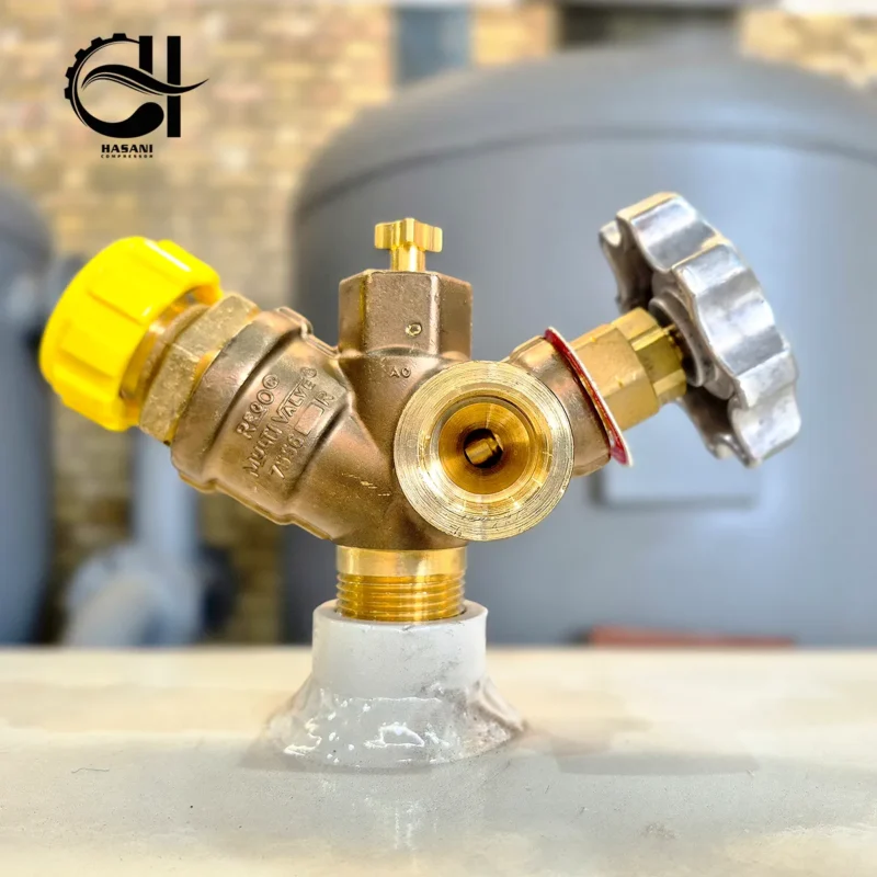 گاز مخزن به وسیله شیر مرکب خروجی رگو از مخزن خارج میشود و به سمت رگلاتور و لوله کشی حرکت می کند.